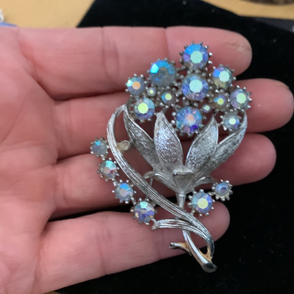 Vintage Coro brooch - Picture 2 of 8